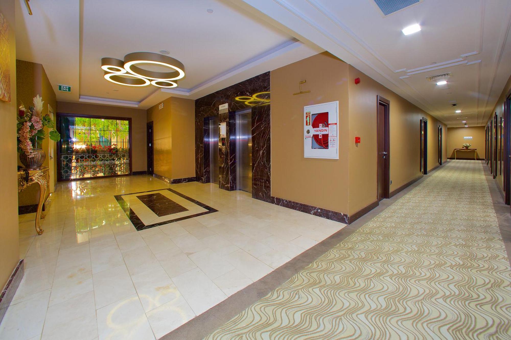 รามาดา โฮเทล แอนด์ สวีท บาย วินด์แฮม อิสตันบูล เมอร์เทอร์ Hotel ภายนอก รูปภาพ
