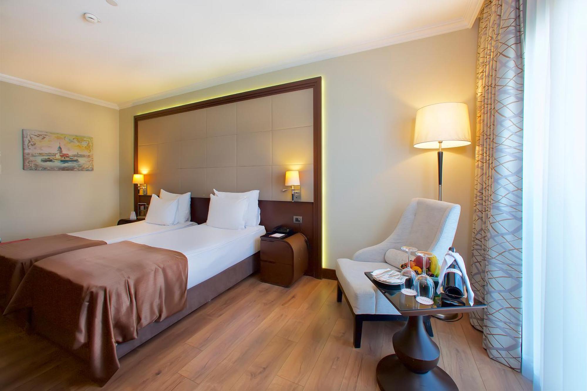 รามาดา โฮเทล แอนด์ สวีท บาย วินด์แฮม อิสตันบูล เมอร์เทอร์ Hotel ภายนอก รูปภาพ A room at the hotel