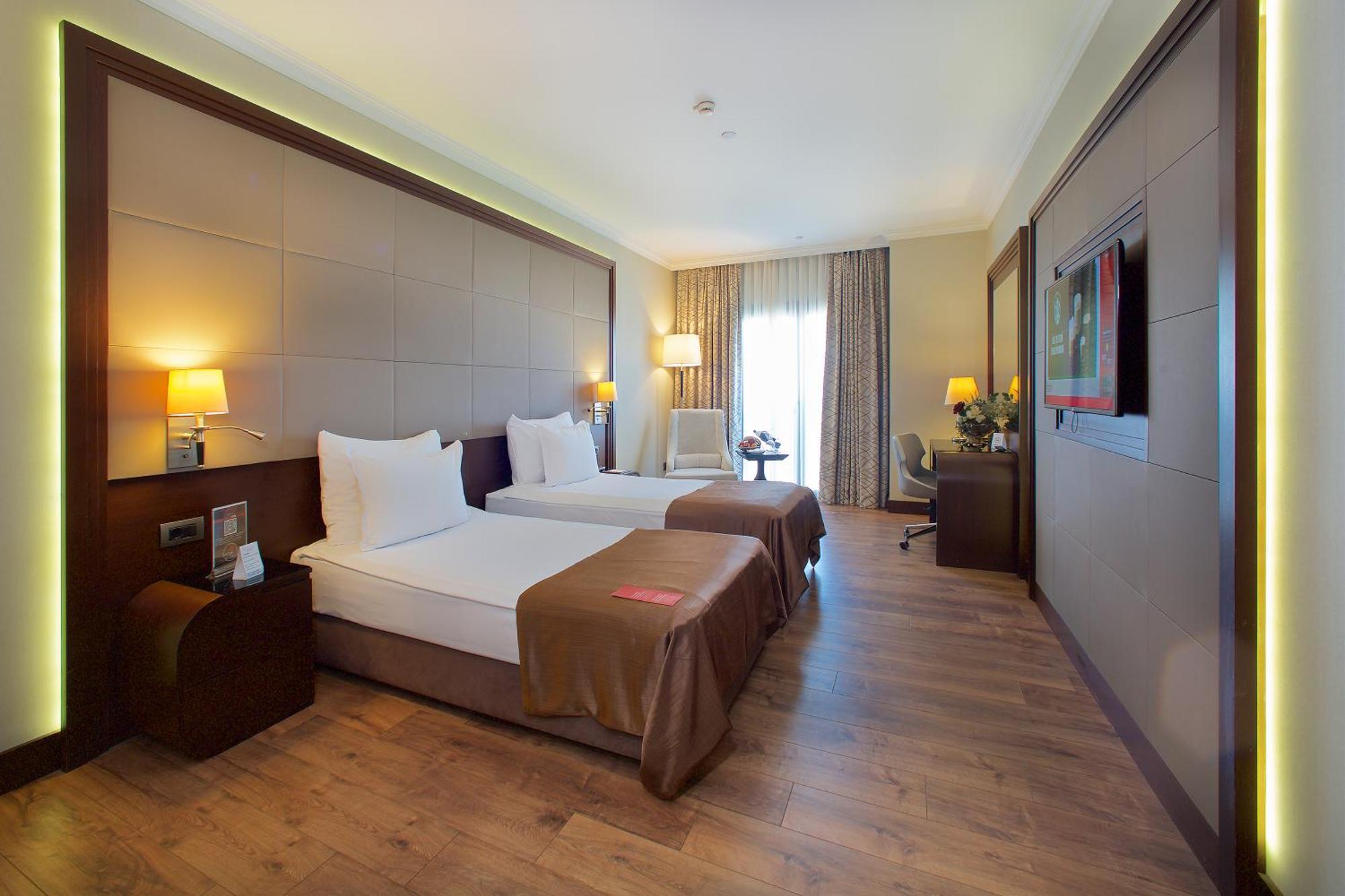 รามาดา โฮเทล แอนด์ สวีท บาย วินด์แฮม อิสตันบูล เมอร์เทอร์ Hotel ภายนอก รูปภาพ A room at the hotel