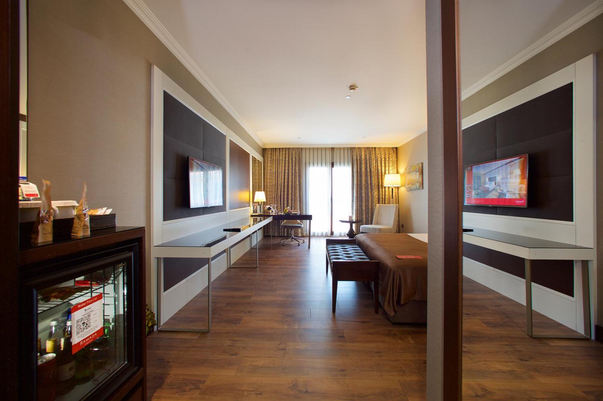 รามาดา โฮเทล แอนด์ สวีท บาย วินด์แฮม อิสตันบูล เมอร์เทอร์ Hotel ภายนอก รูปภาพ Suite