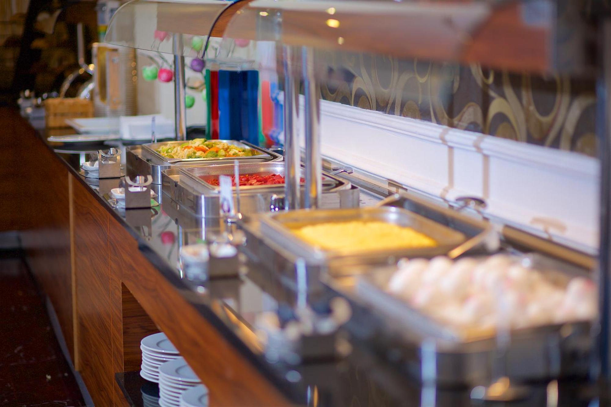 รามาดา โฮเทล แอนด์ สวีท บาย วินด์แฮม อิสตันบูล เมอร์เทอร์ Hotel ภายนอก รูปภาพ A buffet