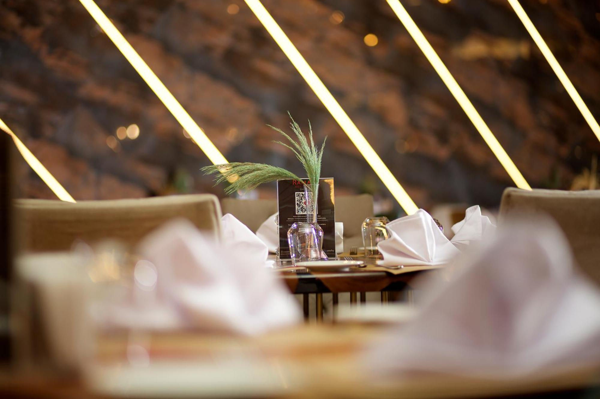 รามาดา โฮเทล แอนด์ สวีท บาย วินด์แฮม อิสตันบูล เมอร์เทอร์ Hotel ภายนอก รูปภาพ Restaurant