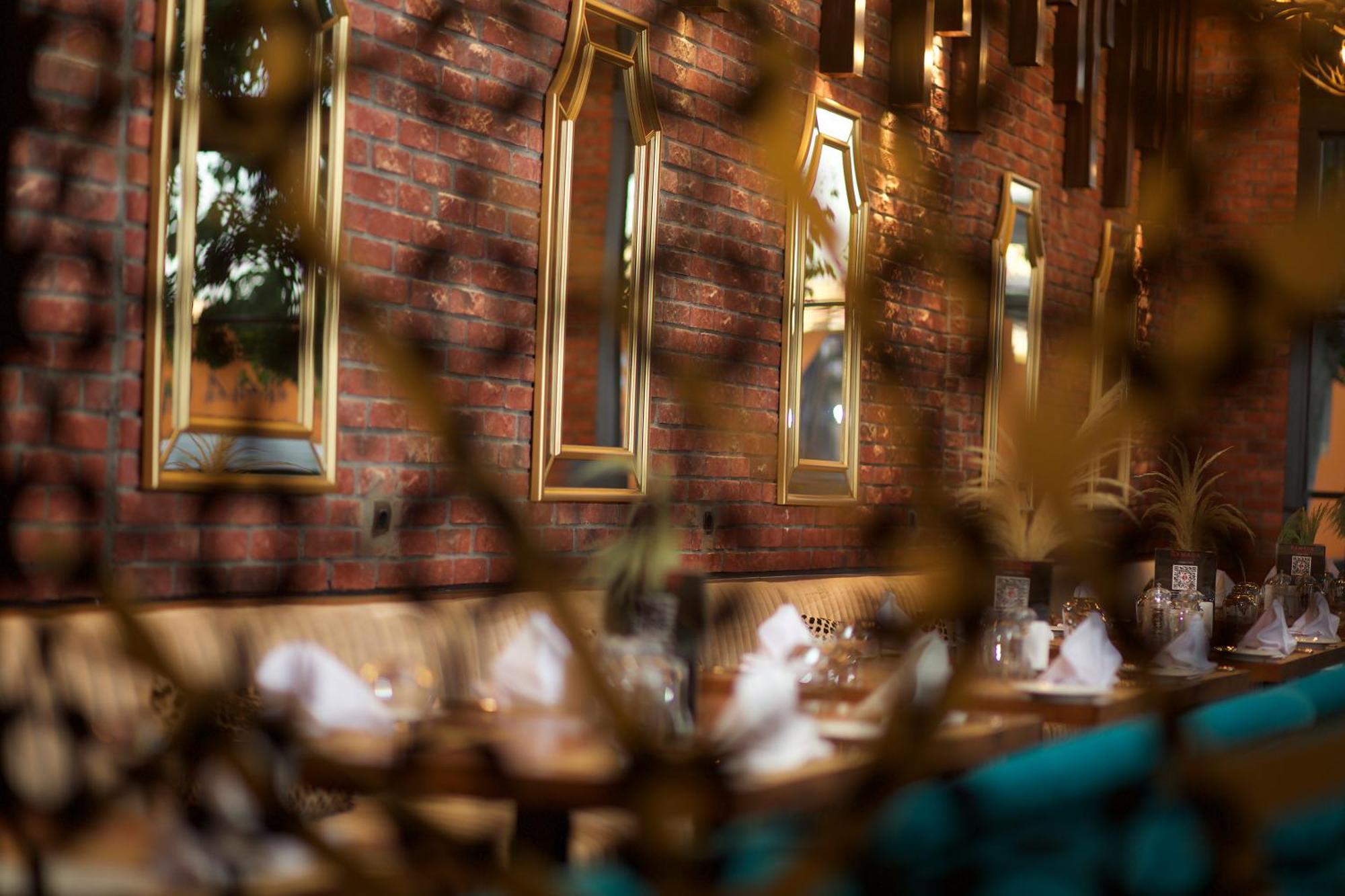 รามาดา โฮเทล แอนด์ สวีท บาย วินด์แฮม อิสตันบูล เมอร์เทอร์ Hotel ภายนอก รูปภาพ Interior of the restaurant