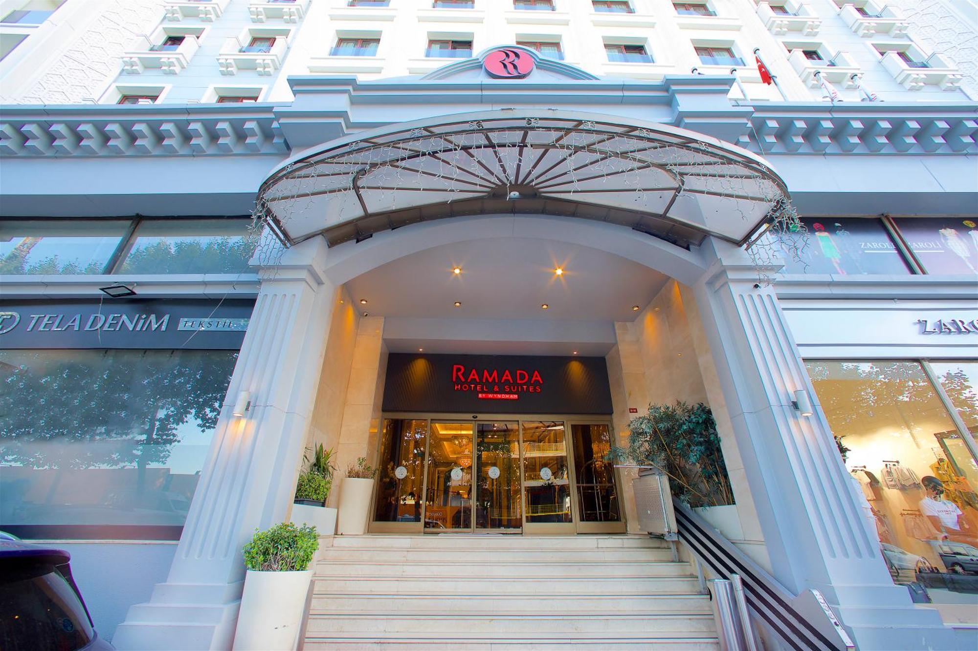 รามาดา โฮเทล แอนด์ สวีท บาย วินด์แฮม อิสตันบูล เมอร์เทอร์ Hotel ภายนอก รูปภาพ Entrance of the hotel
