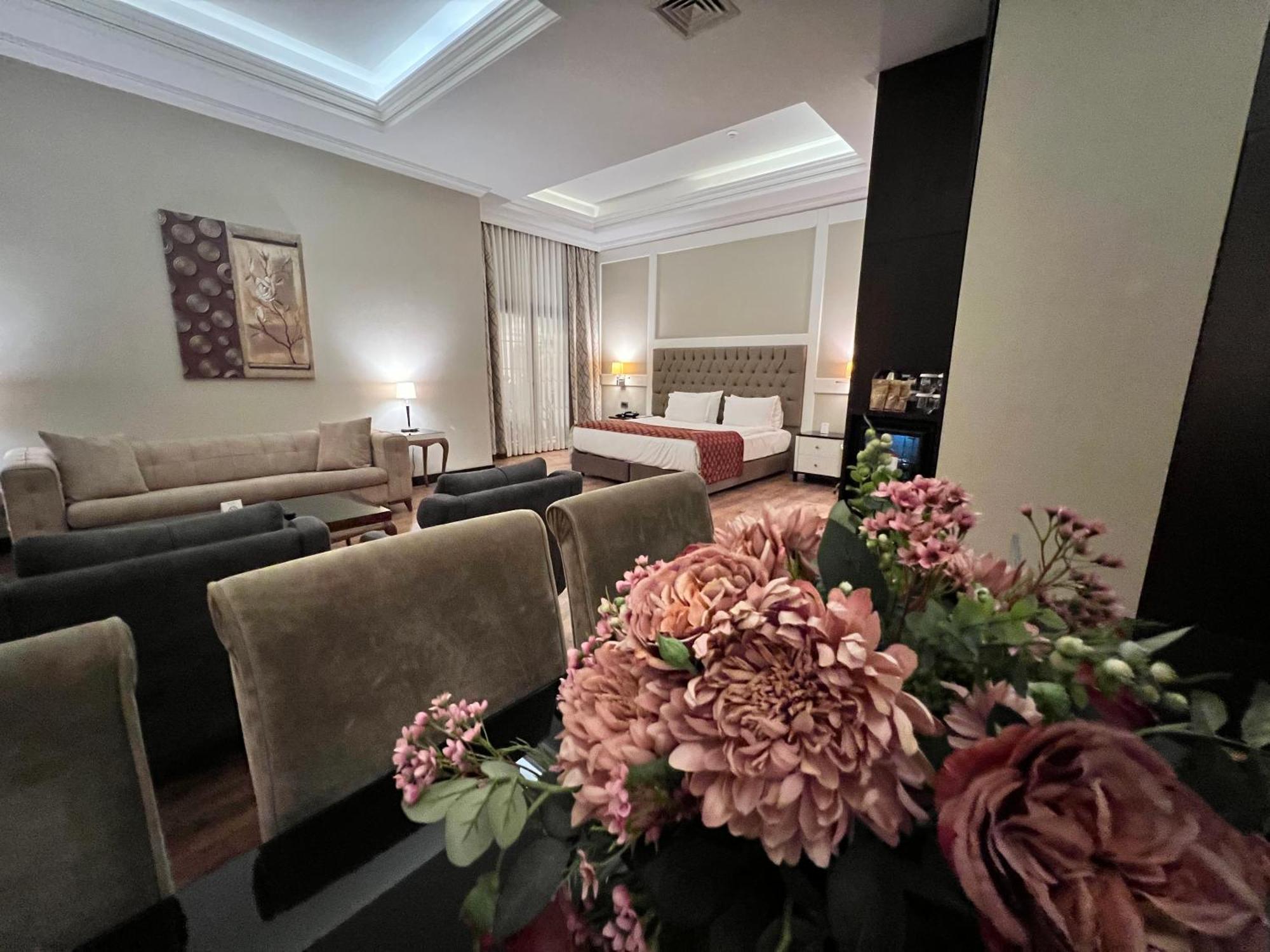 รามาดา โฮเทล แอนด์ สวีท บาย วินด์แฮม อิสตันบูล เมอร์เทอร์ Hotel ภายนอก รูปภาพ Suite