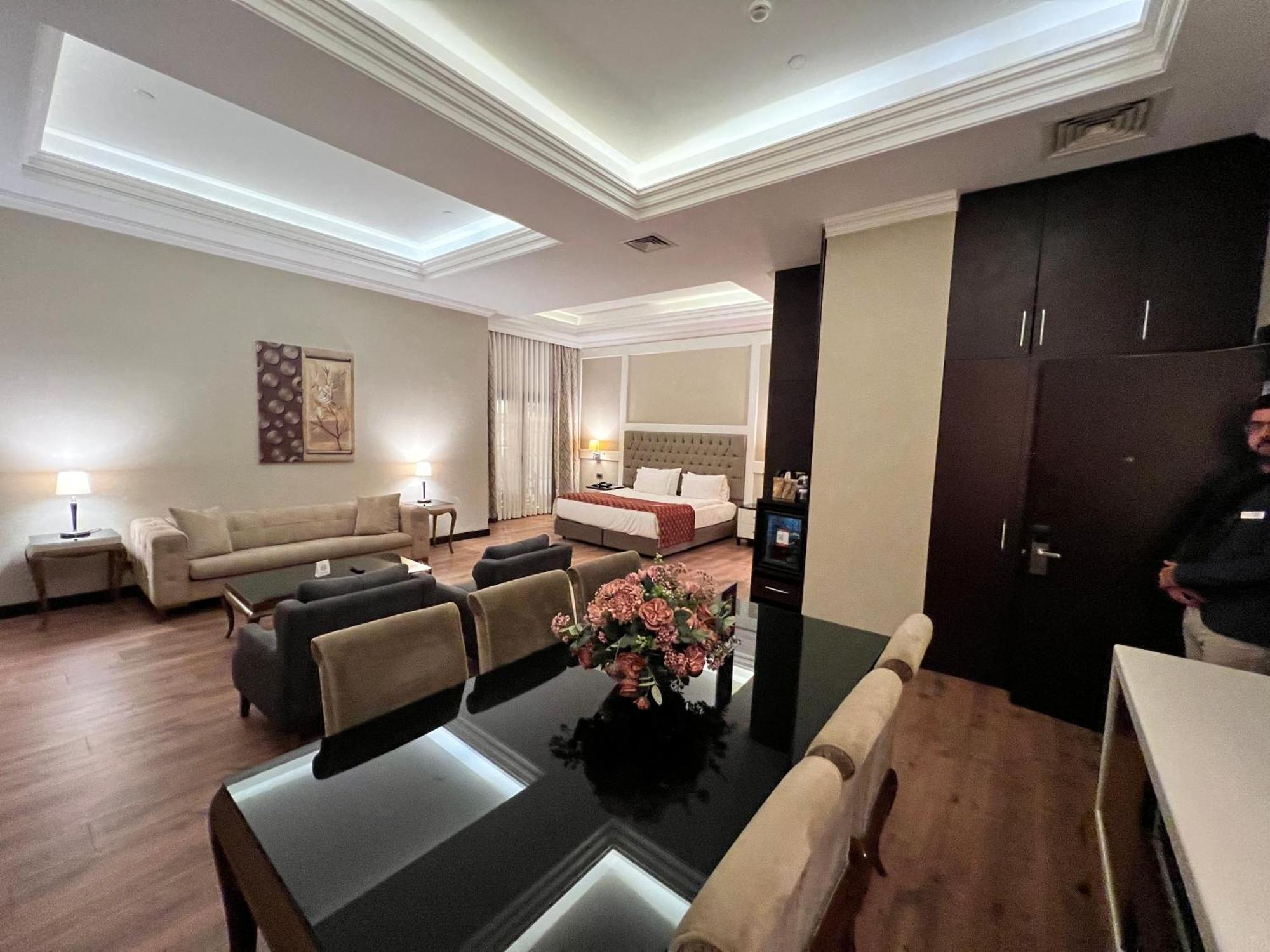 รามาดา โฮเทล แอนด์ สวีท บาย วินด์แฮม อิสตันบูล เมอร์เทอร์ Hotel ภายนอก รูปภาพ Suite at the hotel